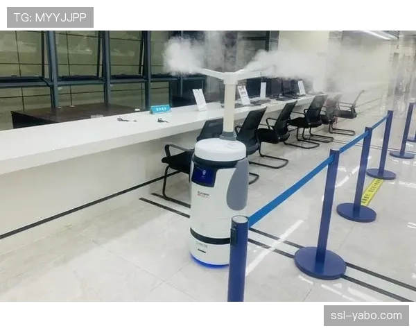 智能喷雾消毒机器人部署 公共卫生防护无缝覆盖
